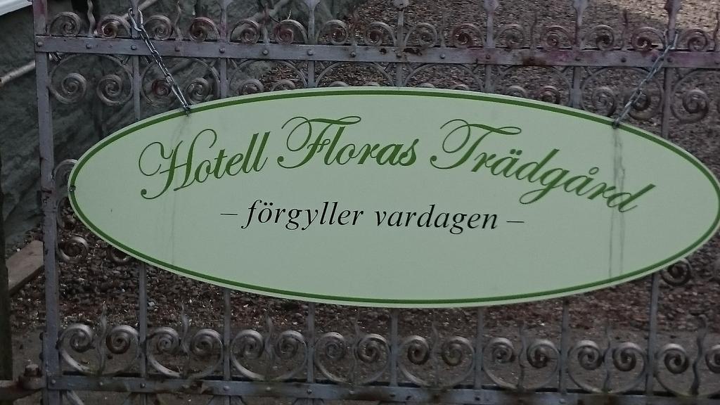 Hotell Floras Tradgard Öregrund Exterior foto